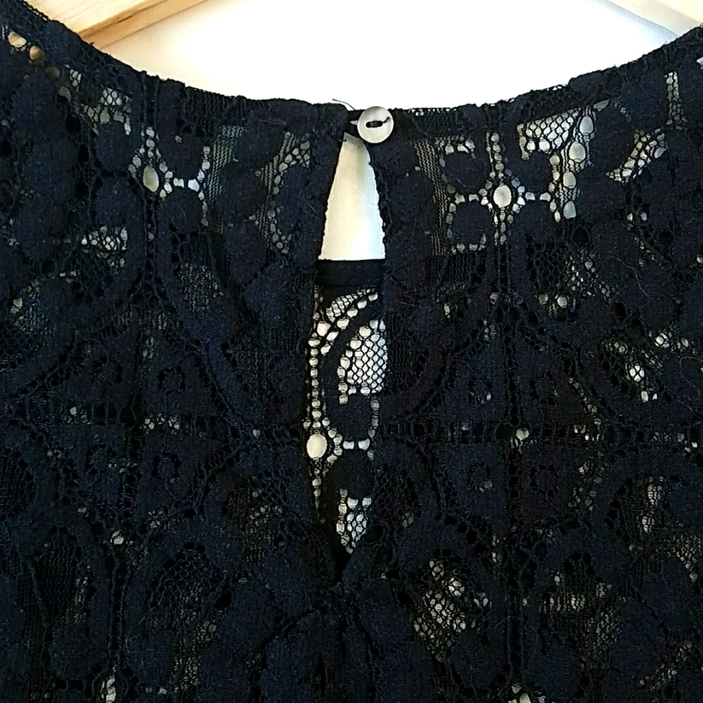 Lace Crop Top - Picture 4 of 6